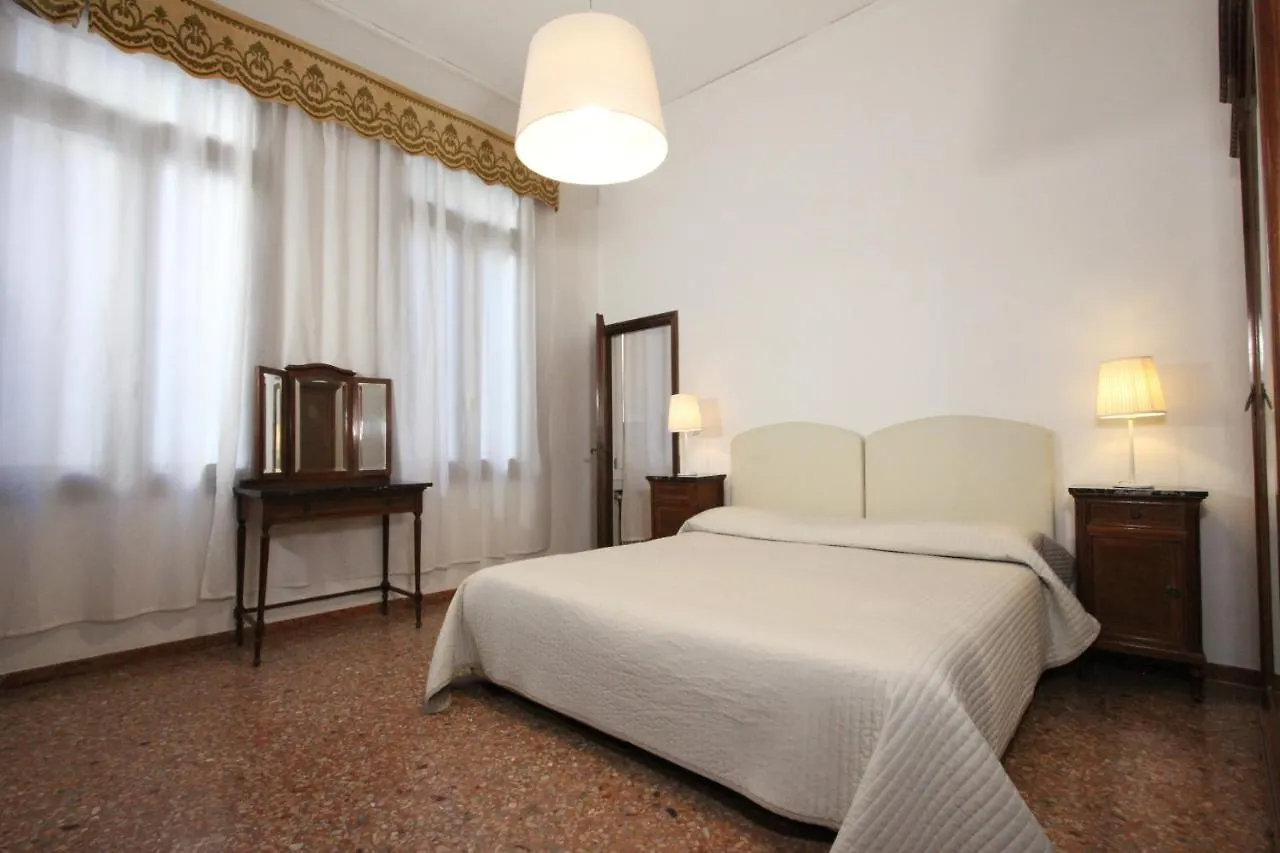 City Apartments Rialto Венеция